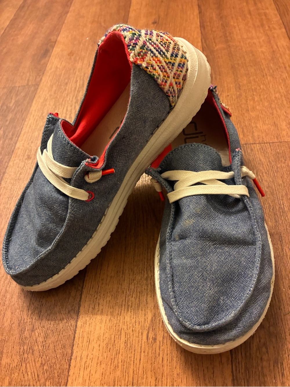 Casual Blue Slip-On Canvas Shoes with Patterned Heel